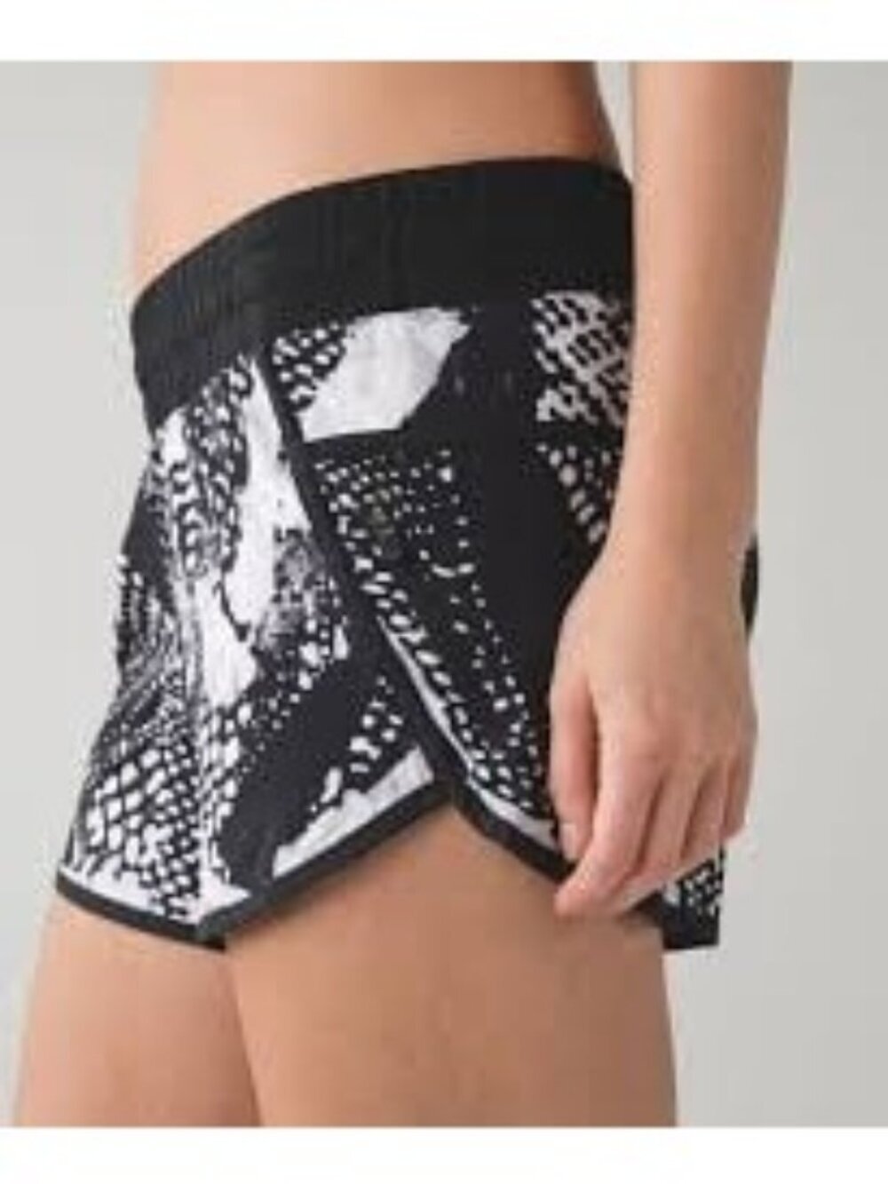Lululemon Speed Short Lined Women’s Size 4 Black and White Active Gym Yoga Swim